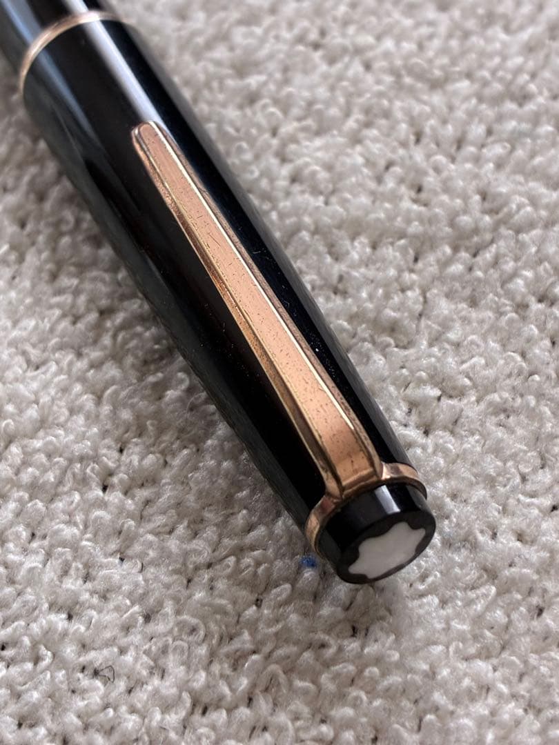 ◾️MONT BLANC モンブラン◾️NO．32 ◾️万年筆◾️黒／金色◾️