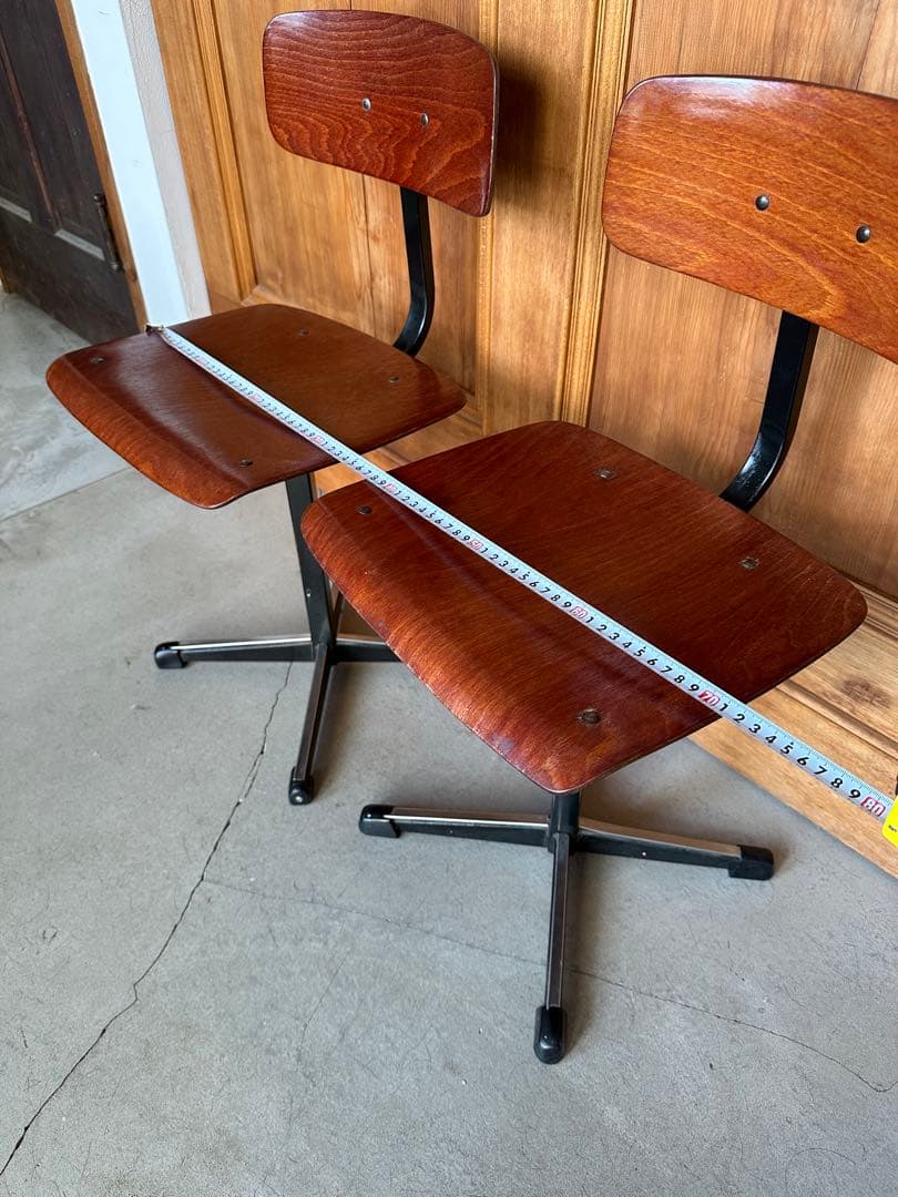 今が買い。値下げしました！ ヨーロッパアンティーク木製2脚セット