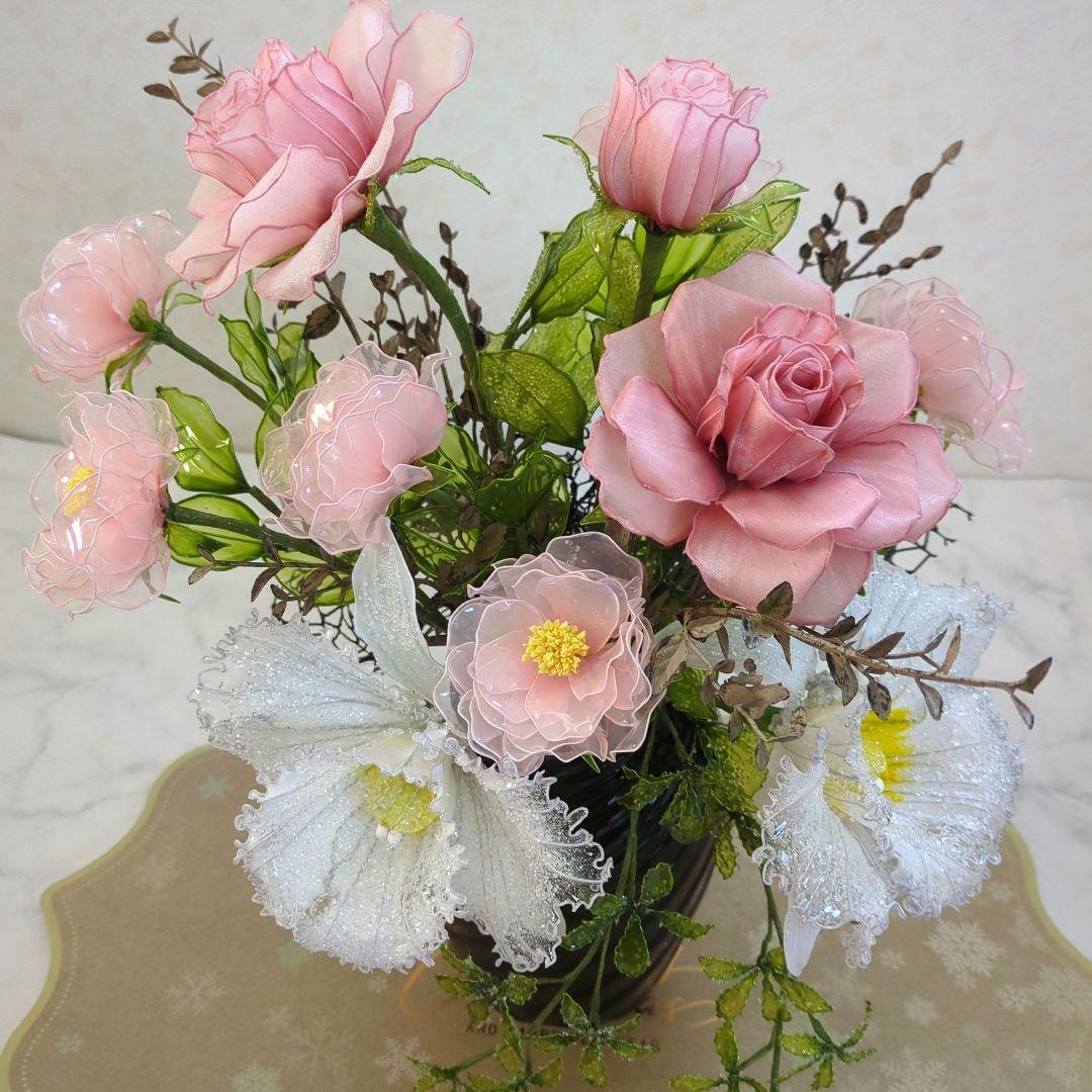 アメリカンフラワー　カトレア、バラアレンジメント