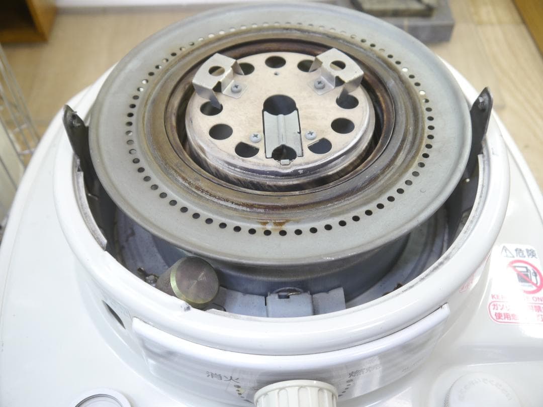 機構良好、外観・・・◆2013年。コロナ　石油ストーブ ホワイト 安全ガード付き