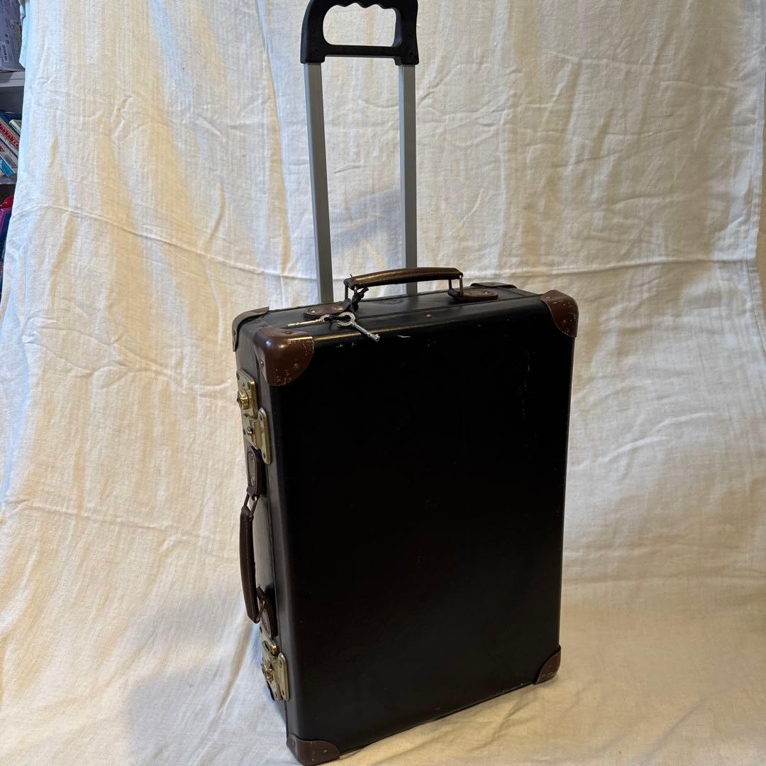 グローブトロッター　 黒いキャリーケース中型