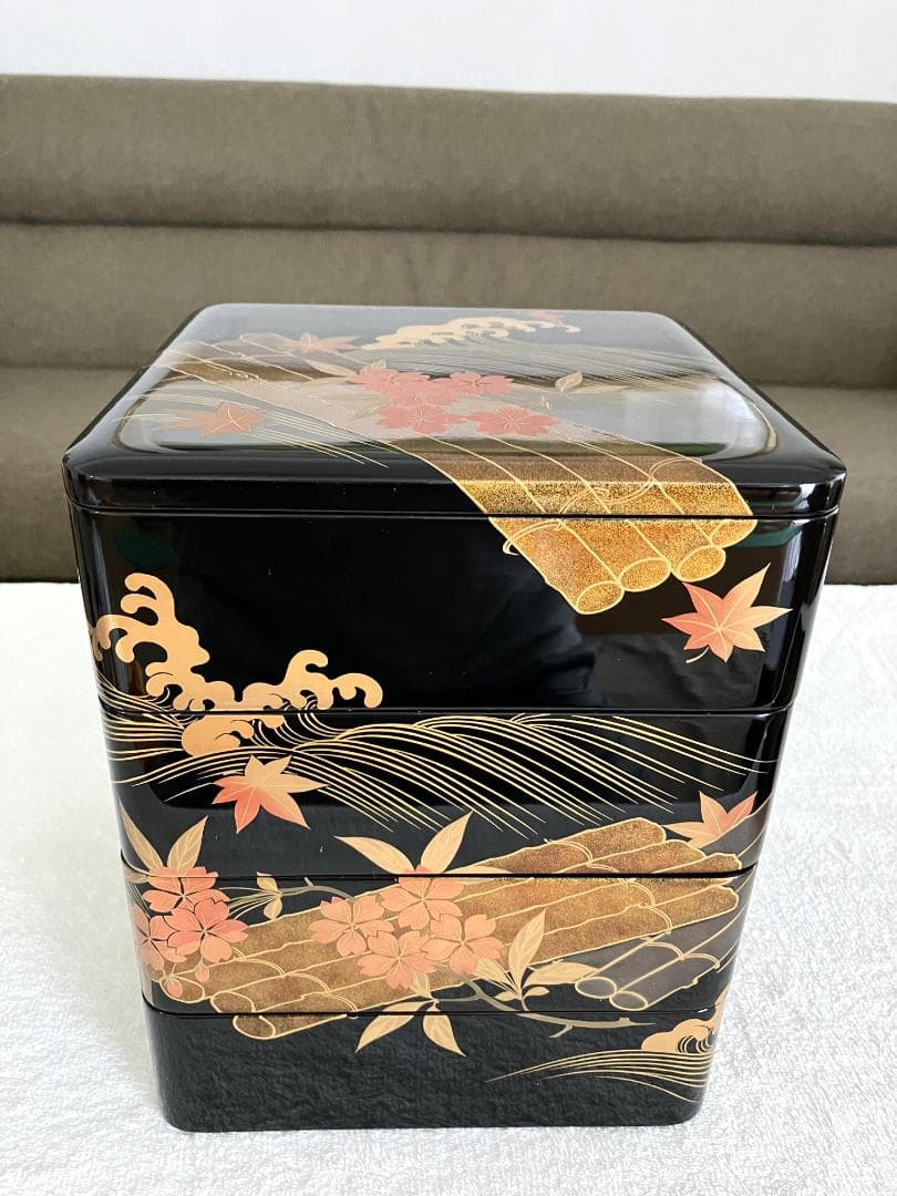 宮内庁御用達 漆器 山田平安堂　四段重　花筏蒔絵