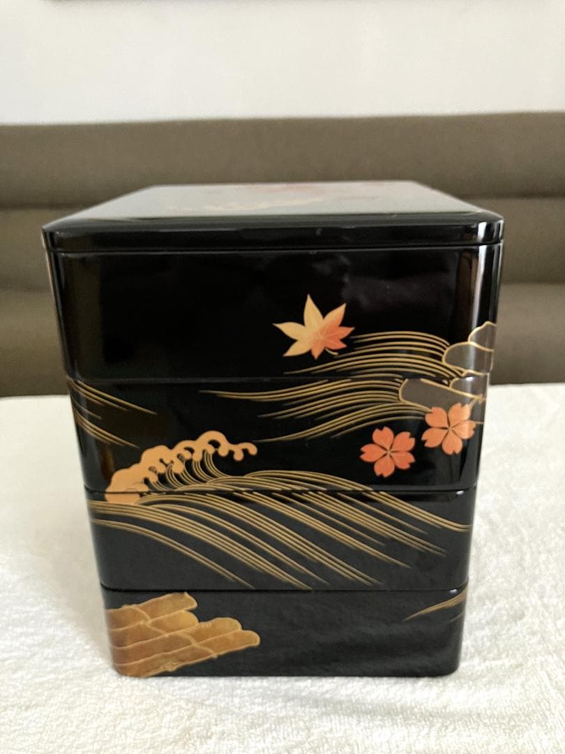 宮内庁御用達 漆器 山田平安堂　四段重　花筏蒔絵