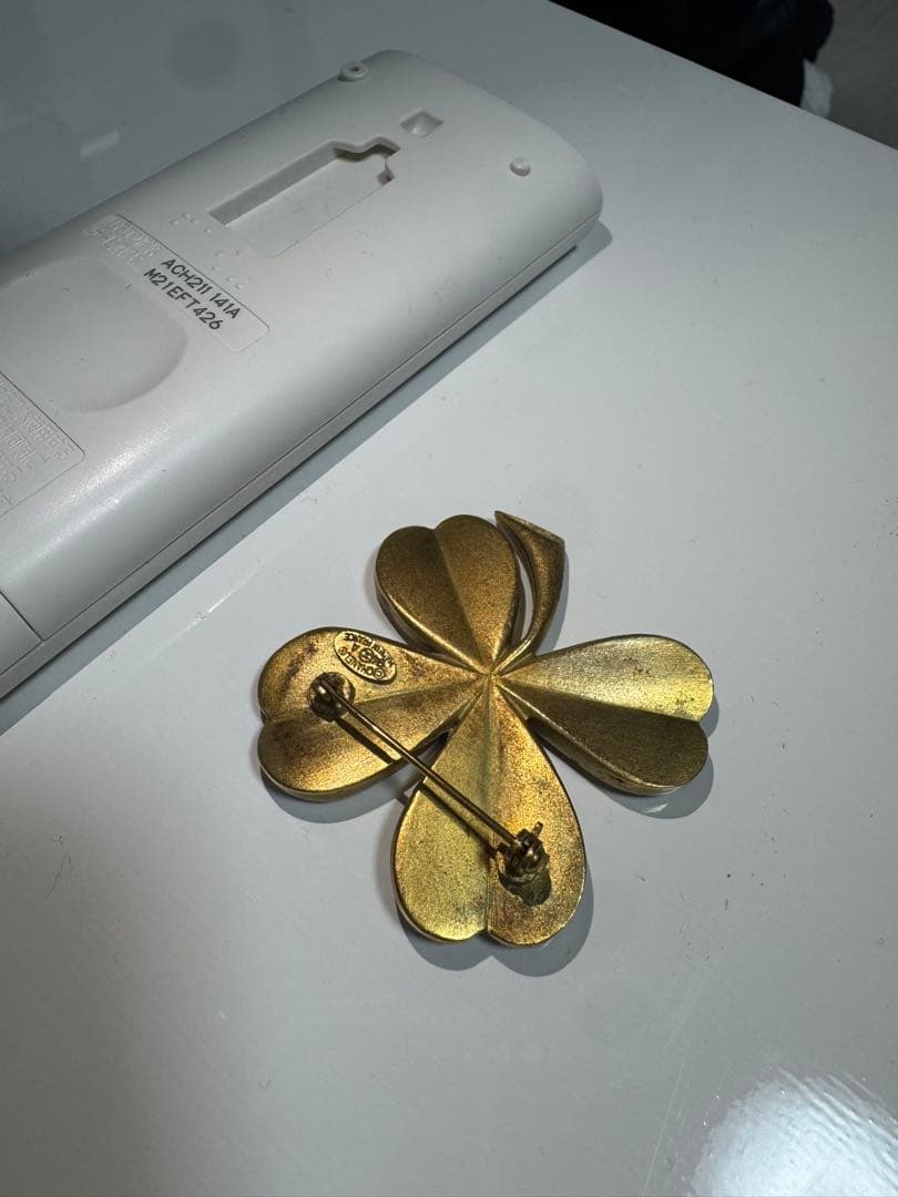 CHANEL ゴールド クローバーブローチ　シャネル