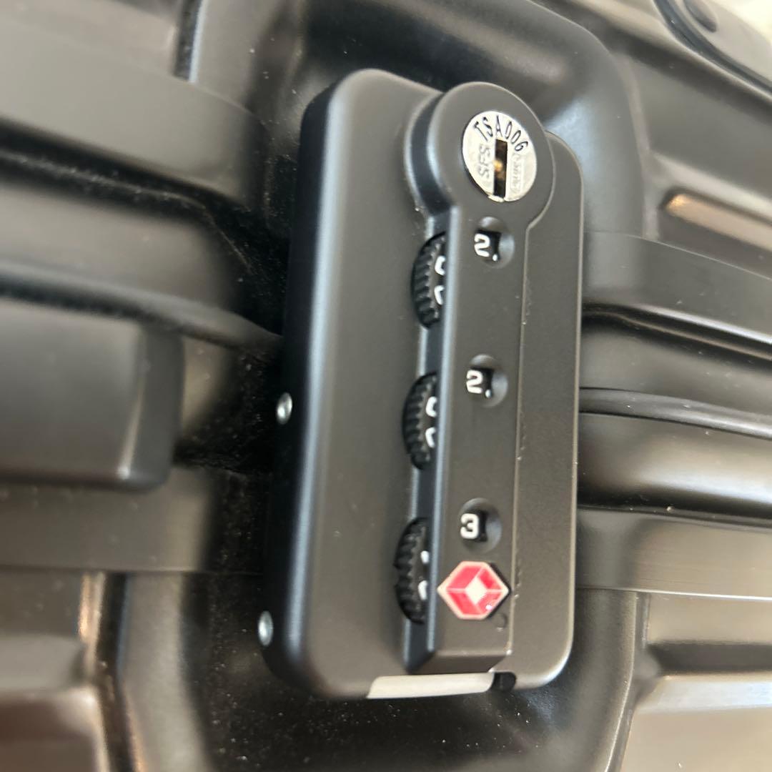 リモワ rimowa トパーズ　ステルス アルミニウム キャリーケース ブラック