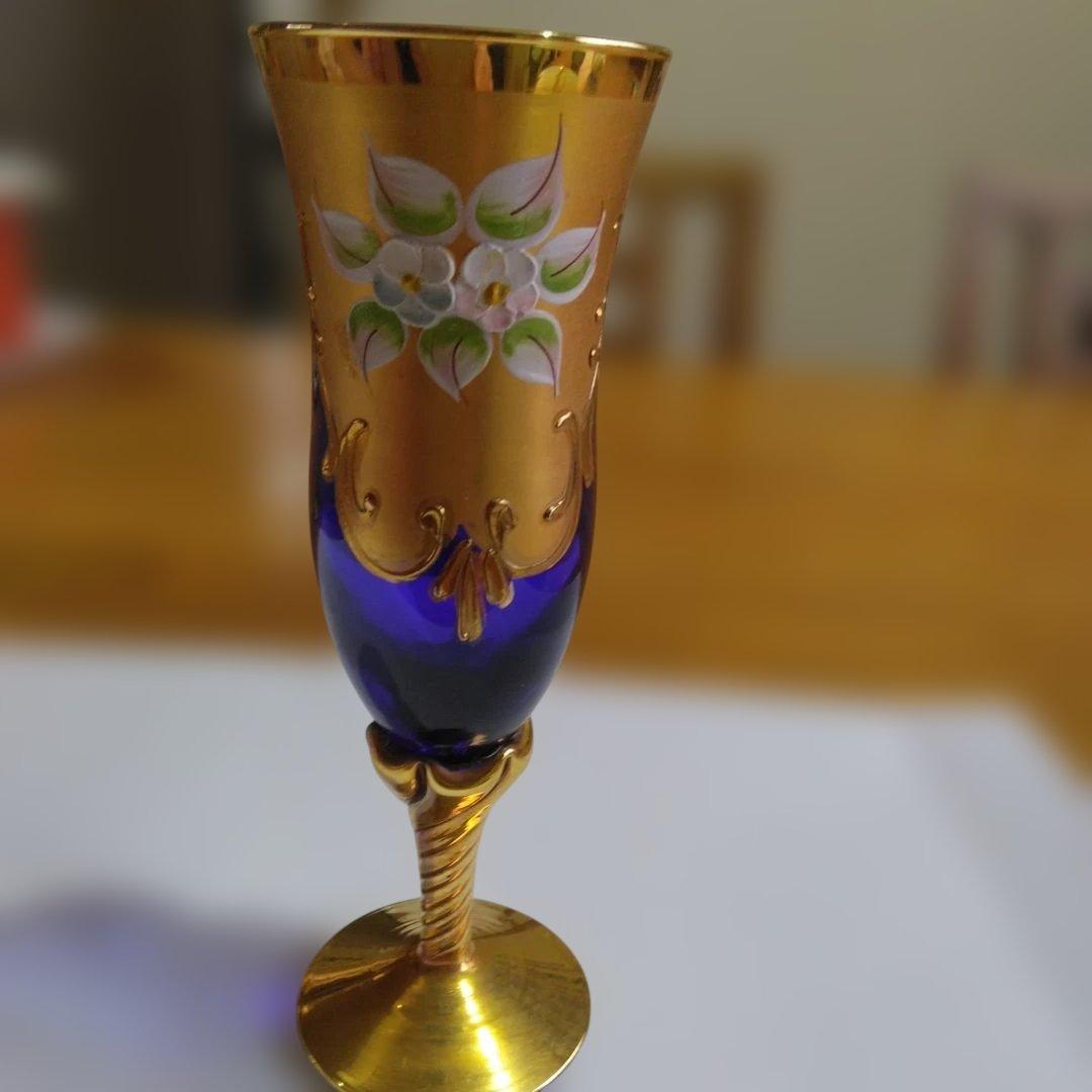 新品未使用　ベネチアグラス　青色ガラスの花柄装飾グラス