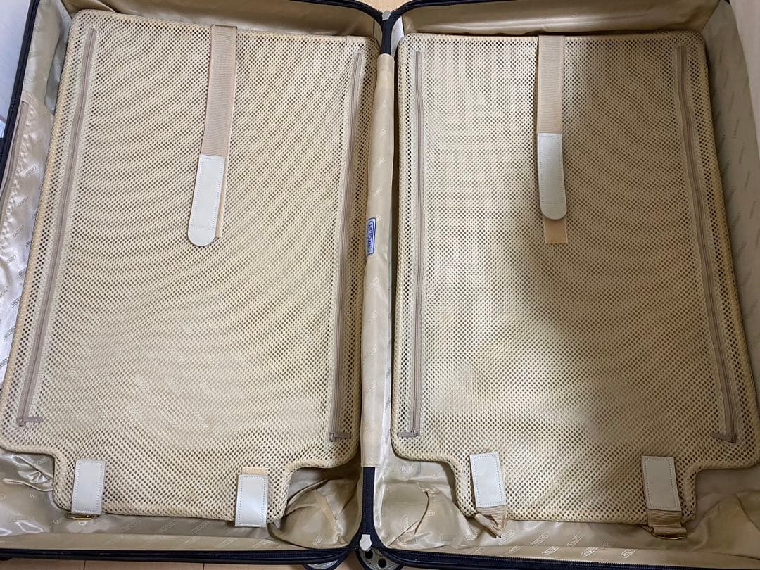 リモワ　サルサデラックス4輪