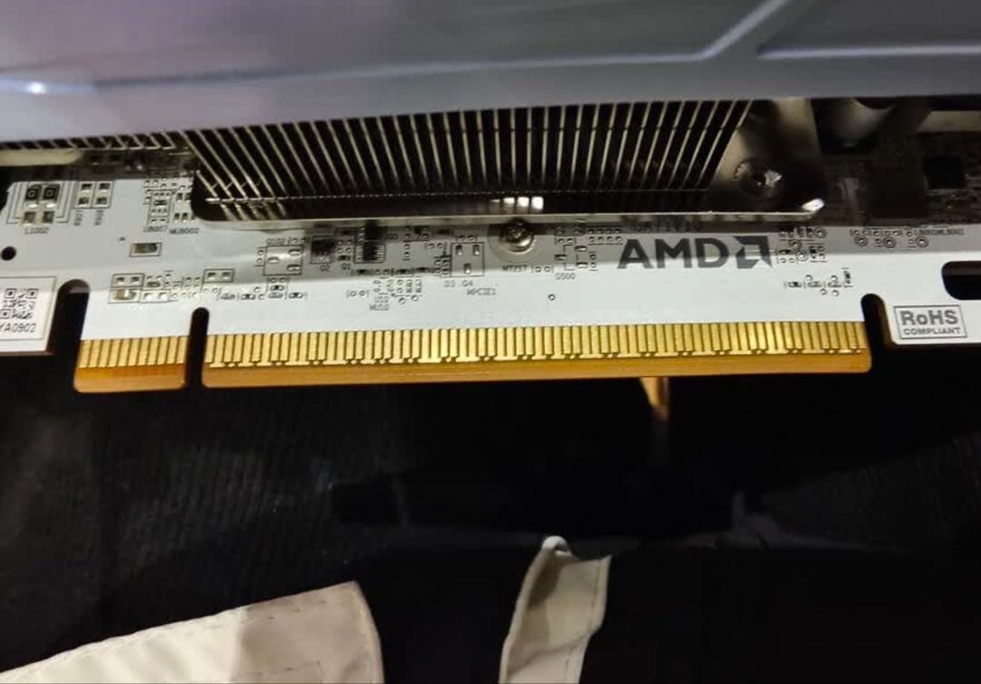 Yeston-Radeon RX9070XT 水着