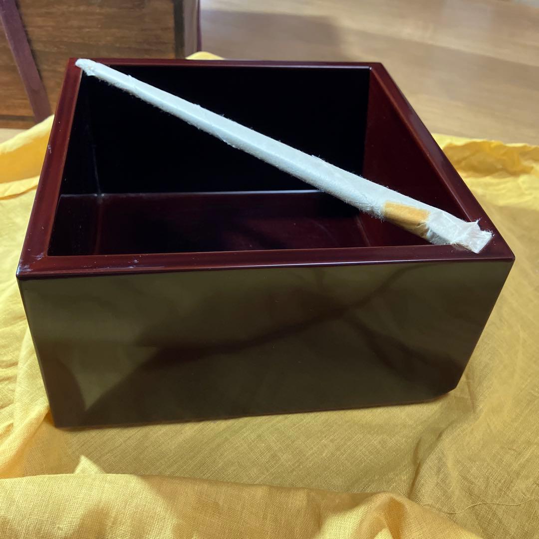 溜塗り枡形菓子器竹箸付き（輪島塗り　山崖松花堂）