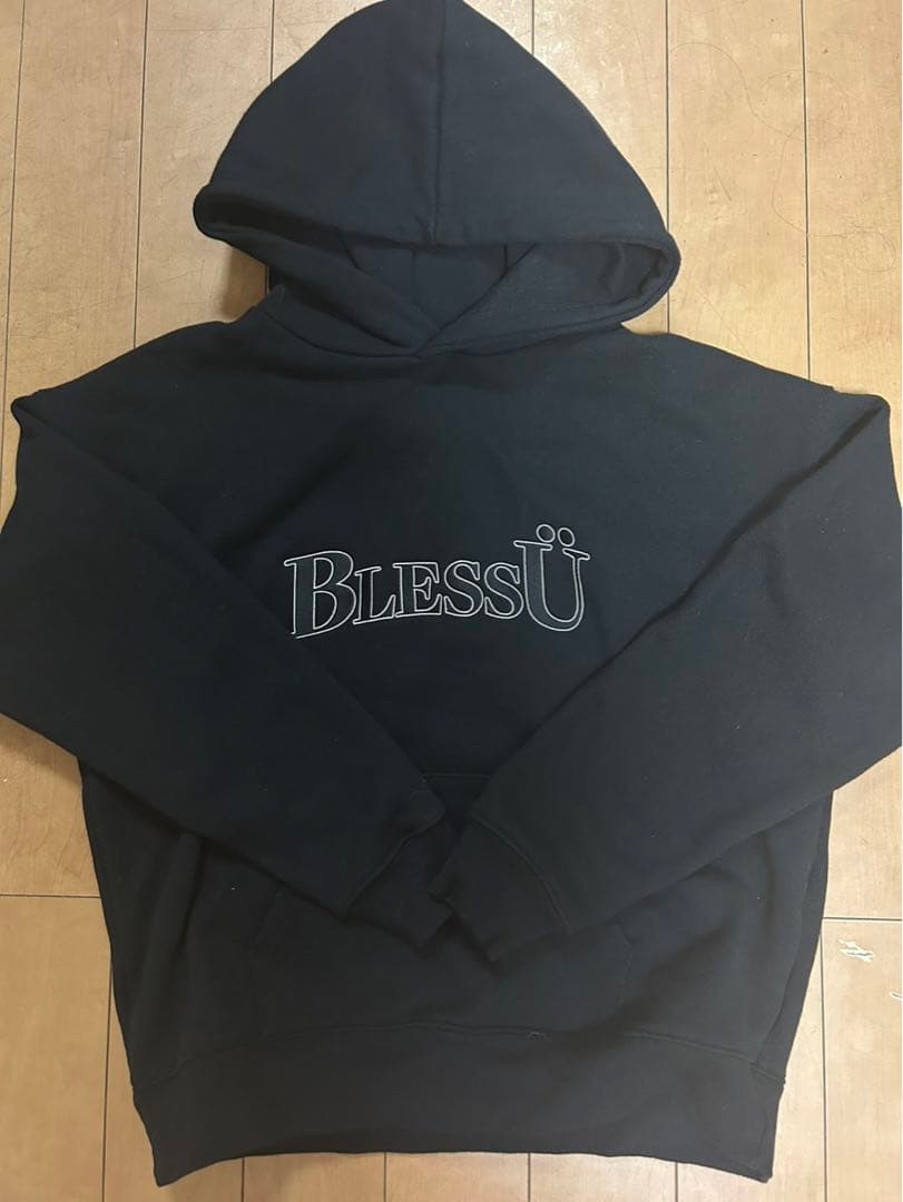 BlessÜ ブラックパーカ