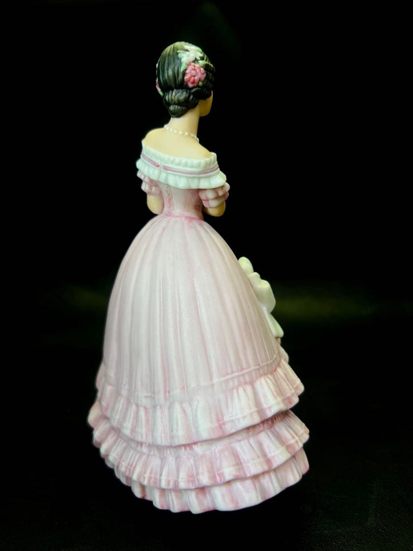 ビクトリアン風女性フィギュア