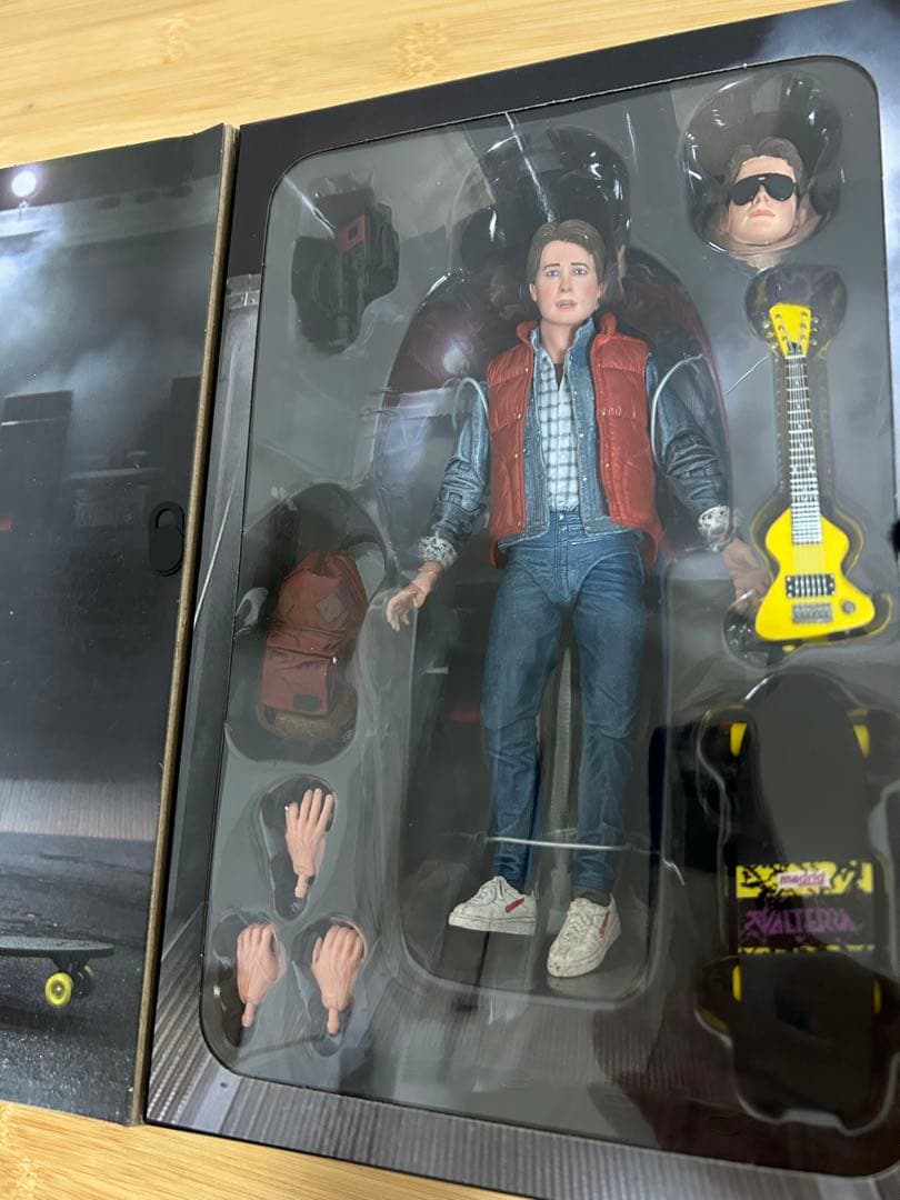 NECAバックトゥザフューチャー マーティー マクフライ フィギュア