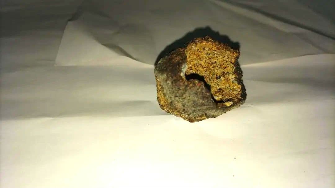 卵型のなんだか分からん石