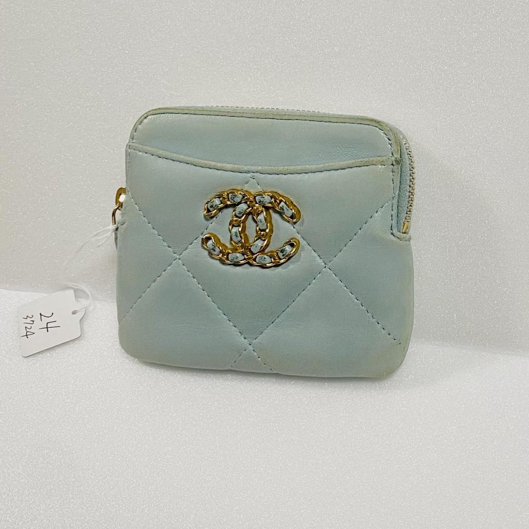 CHANEL シャネル ライトブルー ジッパー ケース 財布 キルティング