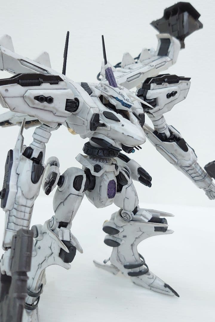 コトブキヤ アーマードコア　ラインアークホワイトグリント　プラモデル 完成