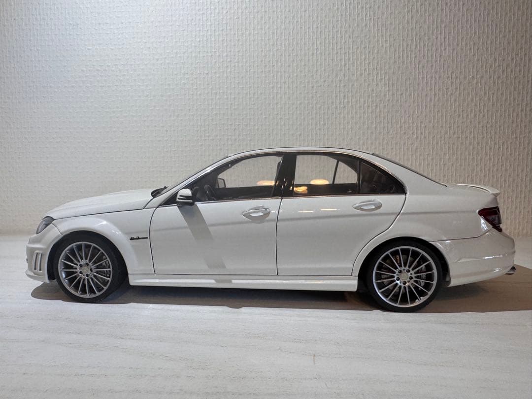 AUTOart Mercedes-Benz C63 AMG 1:18 ホワイト