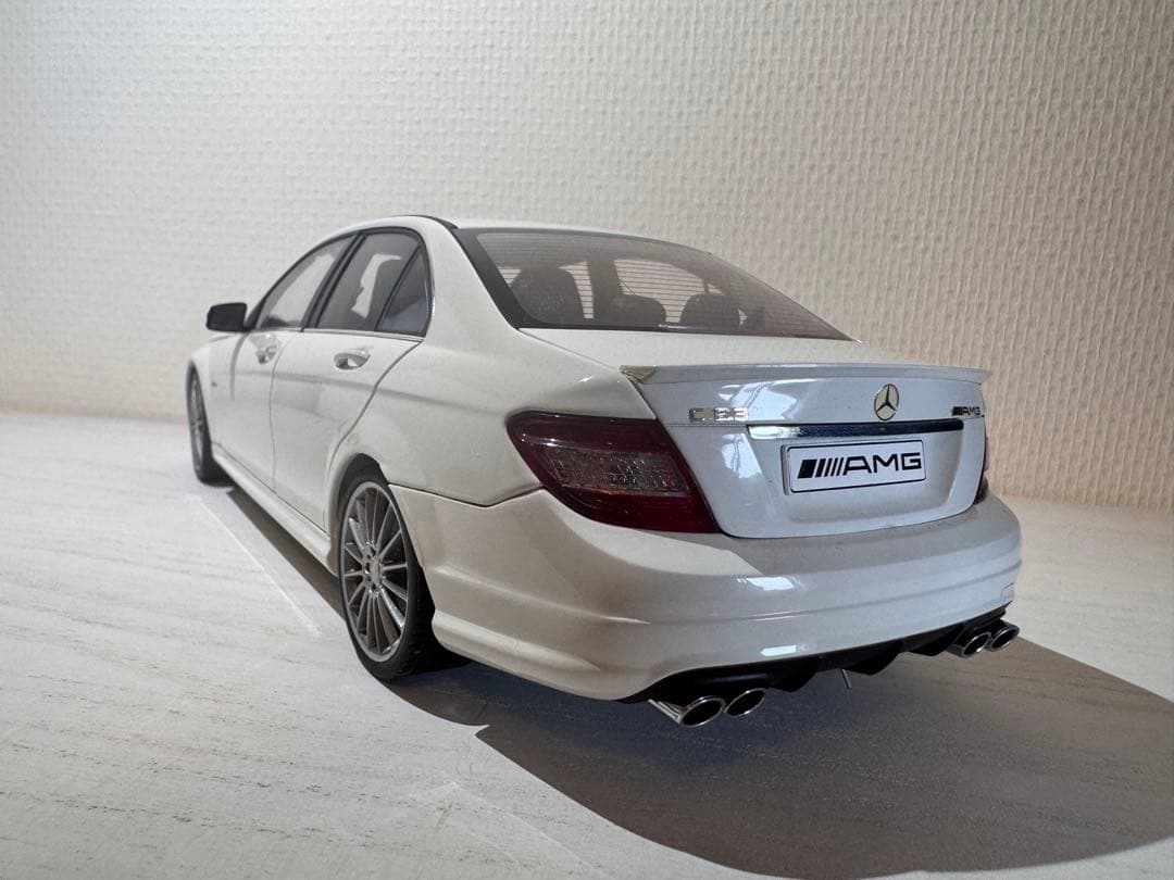 AUTOart Mercedes-Benz C63 AMG 1:18 ホワイト
