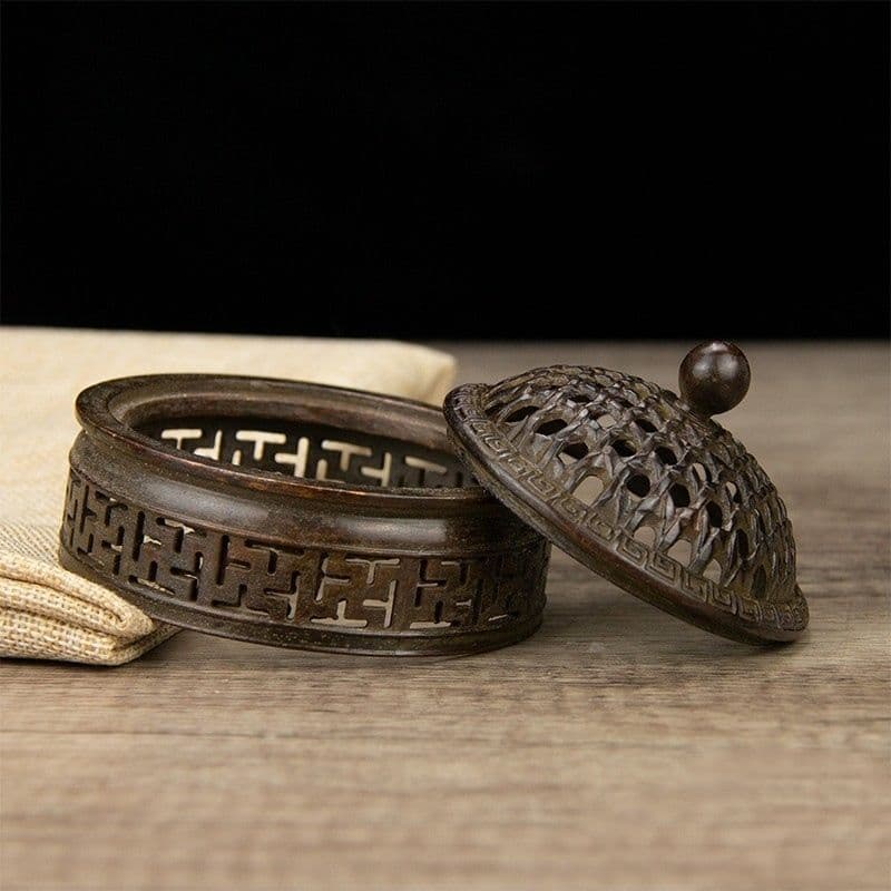 三層獅足祥雲紋薫香炉 三足銅炉 格子蓋 香道具 装飾品 工芸品 美術品