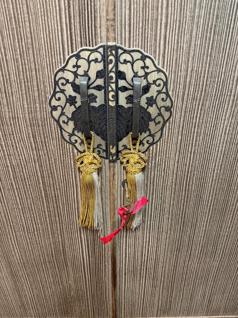 桐箪笥 牡丹金具. 着物 観音開き アンティーク