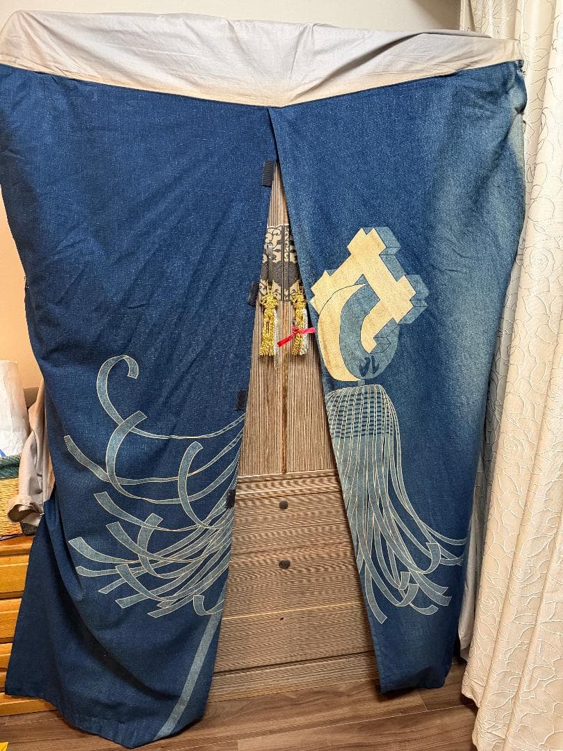 桐箪笥 牡丹金具. 着物 観音開き アンティーク