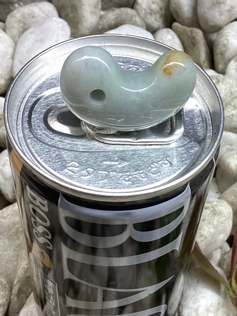 ✳紅色入り‼️ 繊細結晶の糸魚川翡翠勾玉　極上高品質の透過　本物を守護石に‼️