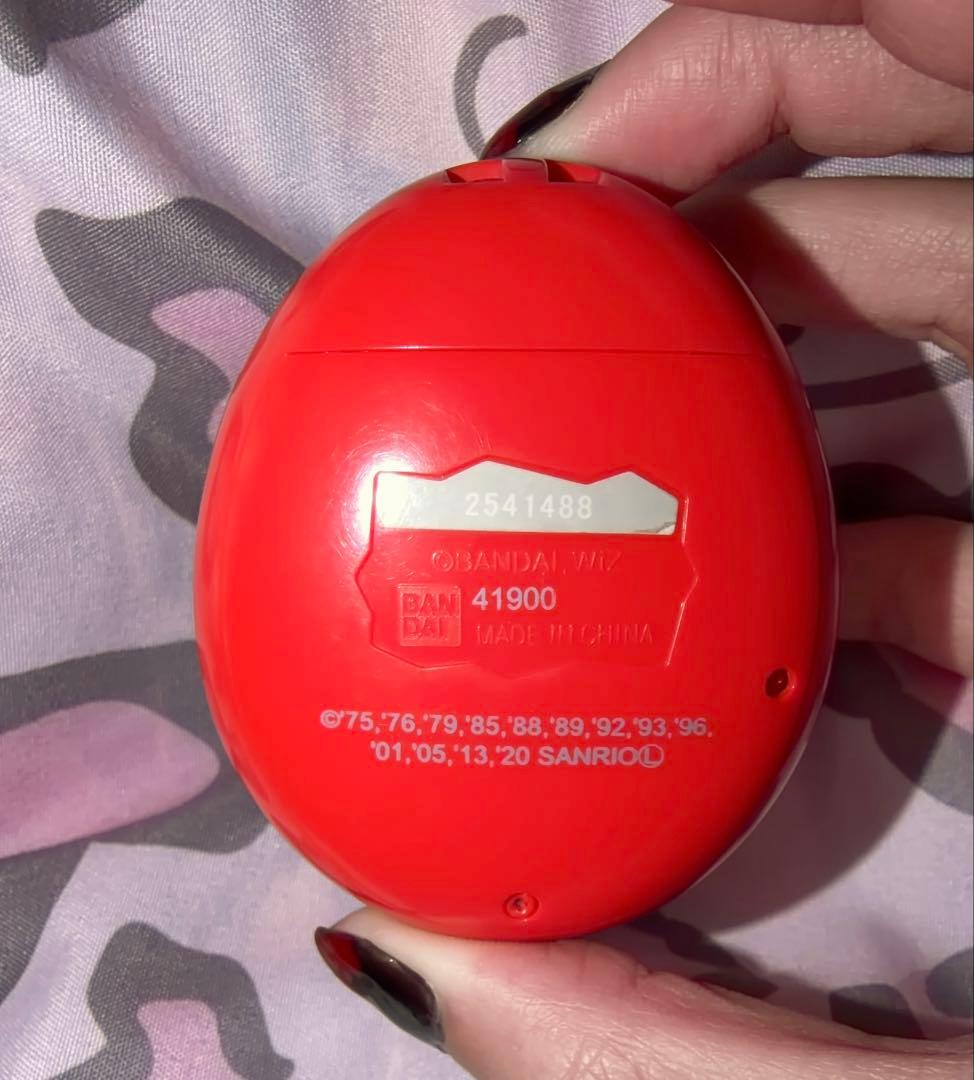 バンダイ たまごっち サンリオキャラクター 赤