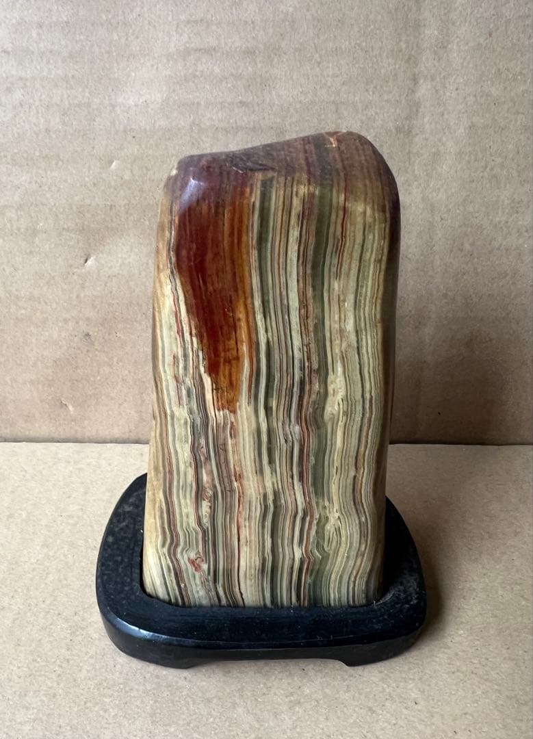 多色ストーンの自然石彫刻