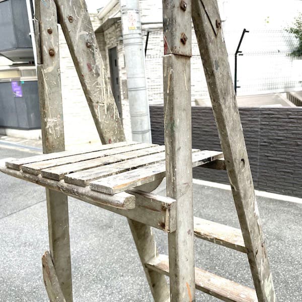 シャビィな梯子　ハシゴ　ラック　インテリア　什器　ビンテージ　脚立　おしゃれ