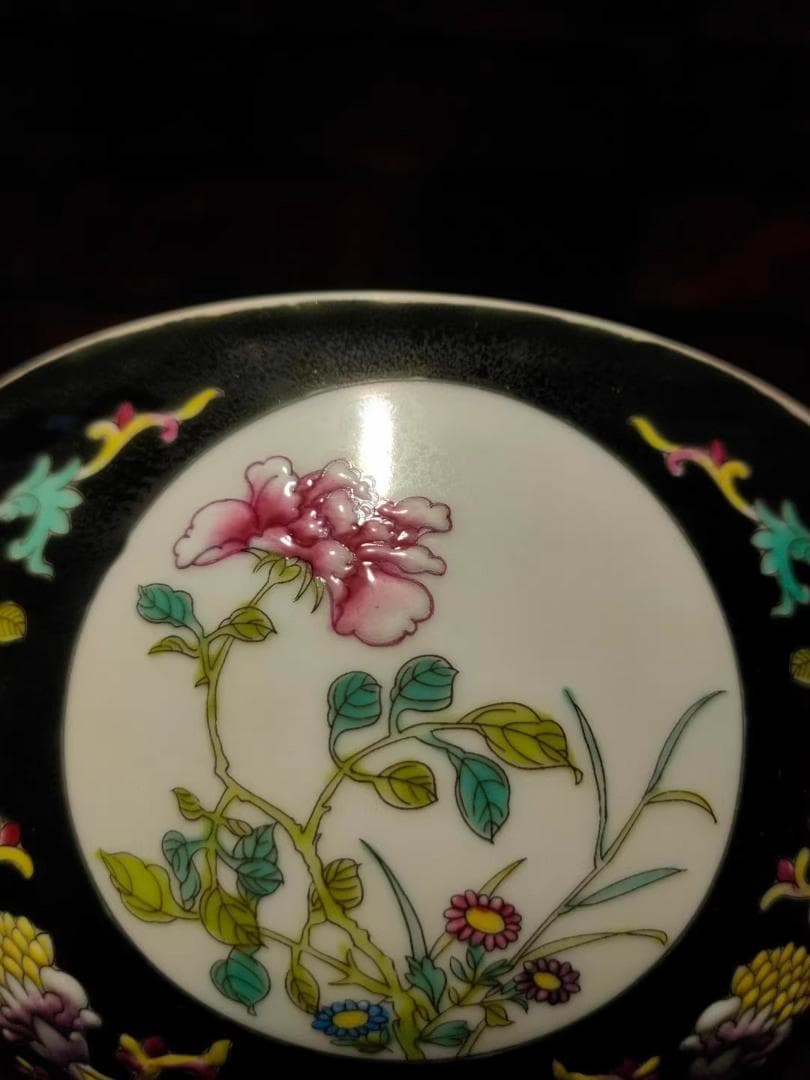 珐琅彩 瓷碗｜雍正様式 款識あり｜墨地釉 開窗 花卉文