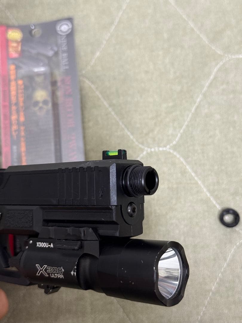 カーボネイト　ストライカー9s ライト付き 2マガジン　ホルスター付き