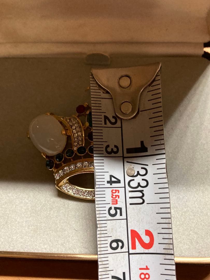 未使用　TRIFARI 王冠ブローチ