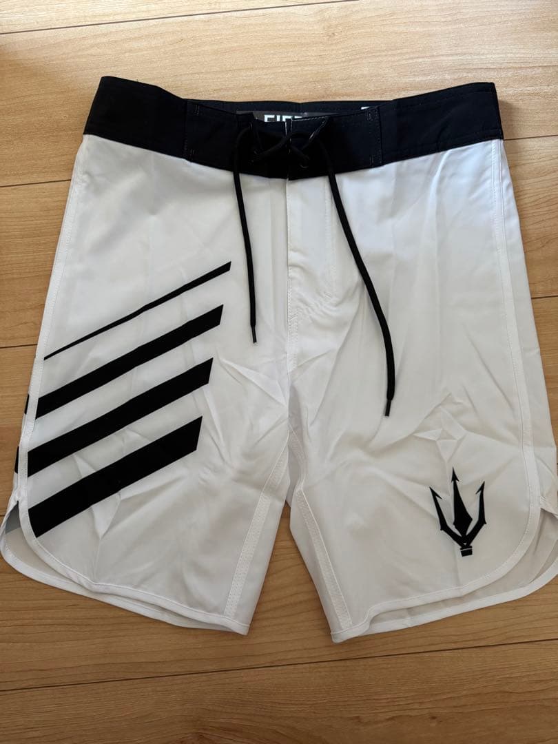 【特価】FIED サーフパンツ 水着 M ホワイト ストライプ フィジーク