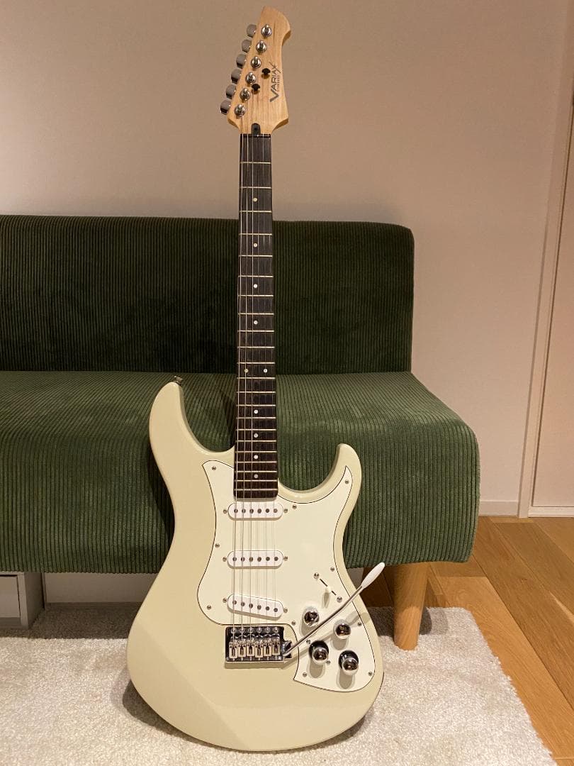 Line6 / Variax Standard White / モデリングギター
