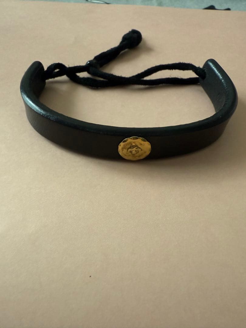 ゴローズ　黒 レザー バングル 金メタル