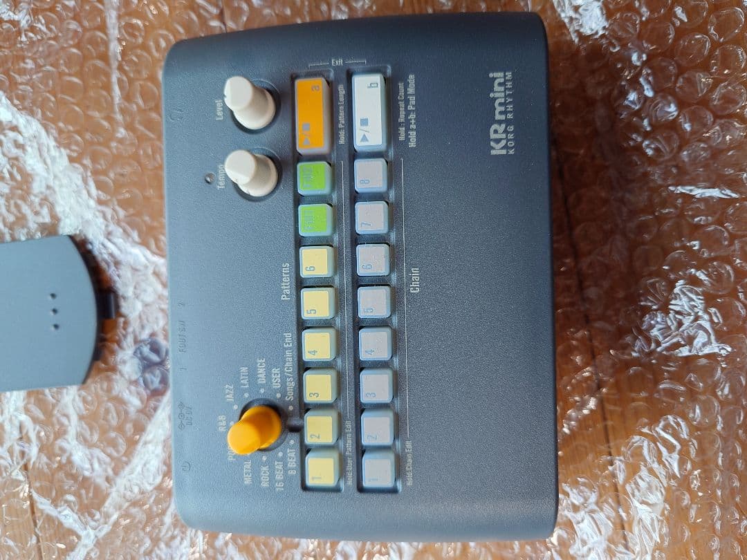 【新品】KORG KR mini リズムマシン　本体と純正アダプター