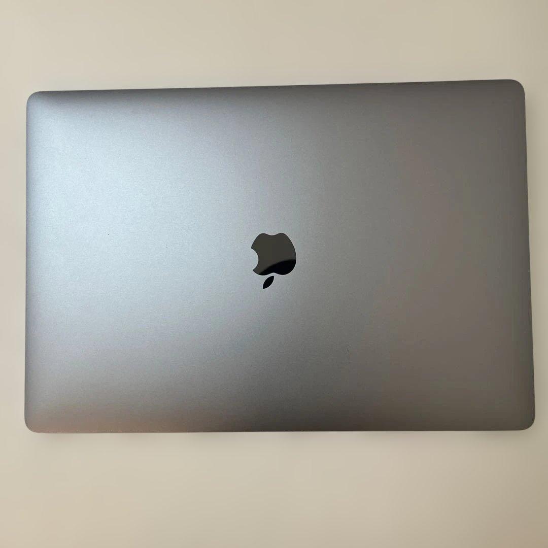MacBook Pro 2018 15インチ 本体