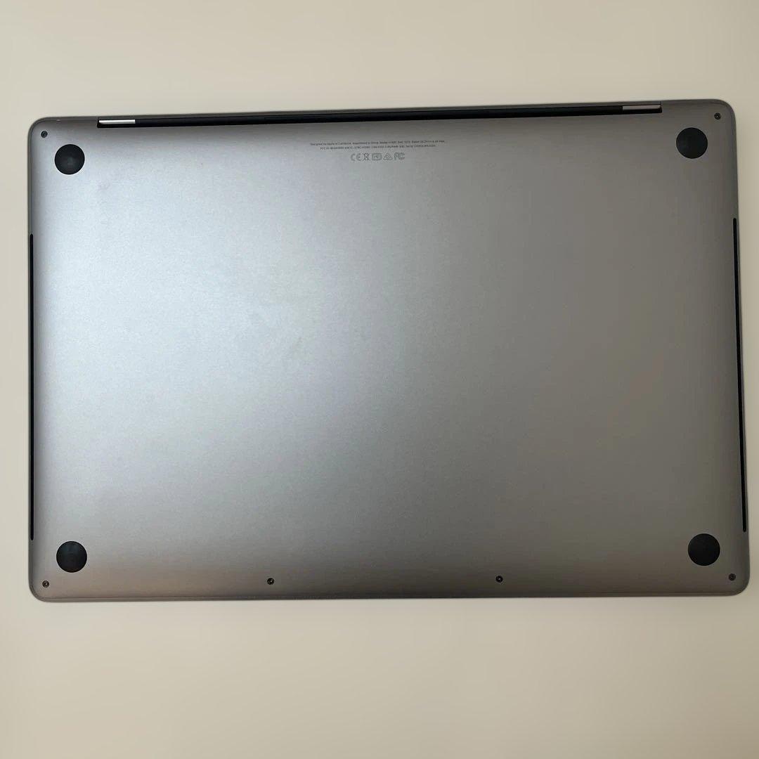 MacBook Pro 2018 15インチ 本体