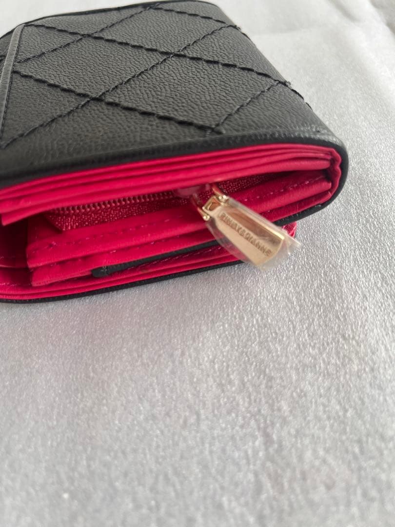 【未使用】PINKY&DIANNE キルティング 二つ折り財布 ブラック