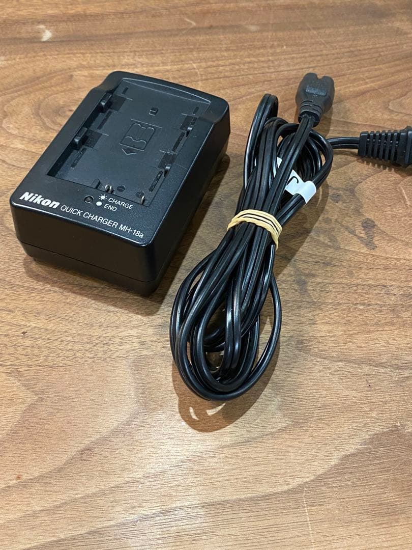 Nikon D300 デジタル一眼　タムロン　18-200 レンズ付　動作品