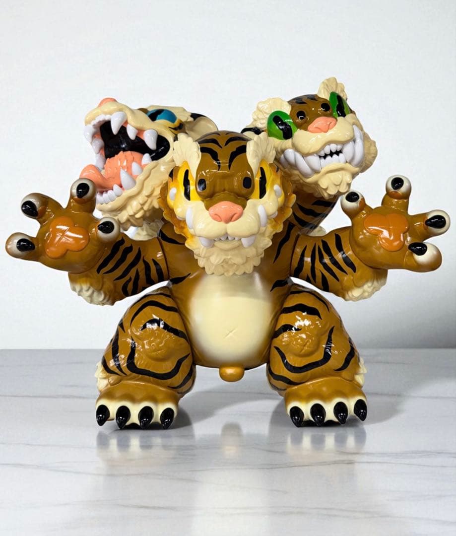 GRAPE BRAIN × STRANGECAT TOYS 三面猛虎 コショウ