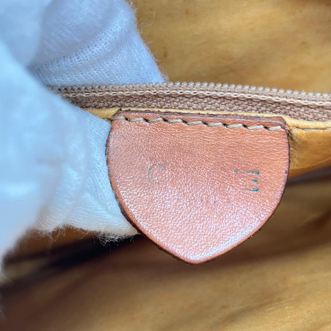 CELINE ショルダーバッグ 斜めがけ ホワイトマカダム柄 ゴールド金具