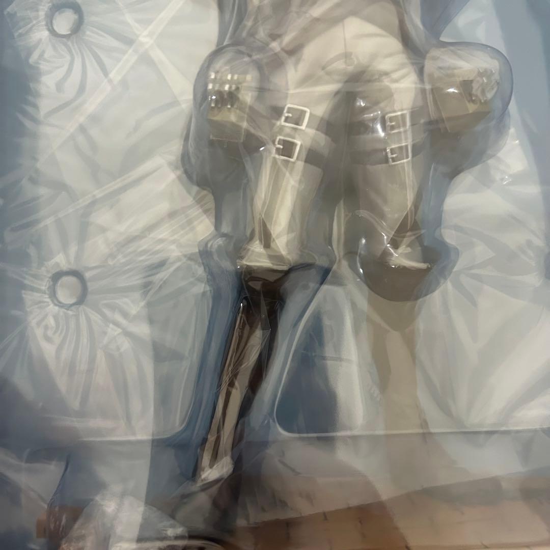 エルヴィン　1/8 フィギュア　千値練　BRAVE ACT　進撃の巨人