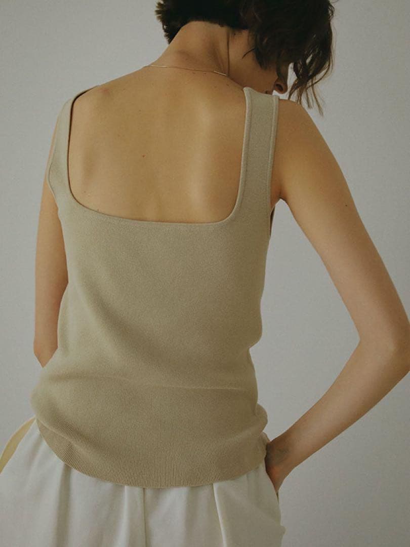 ETRE TOKYO / 新品・未使用 スクエアネックニットタンク　ベージュ