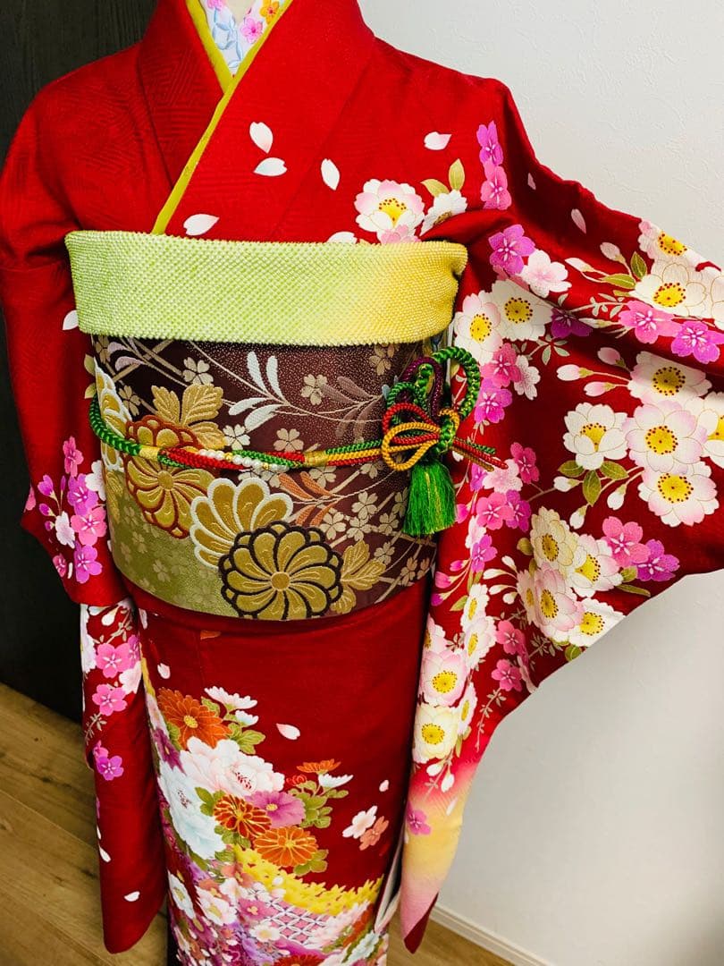 華やかな赤い振袖フルセット　花柄　正絹　美品　成人式