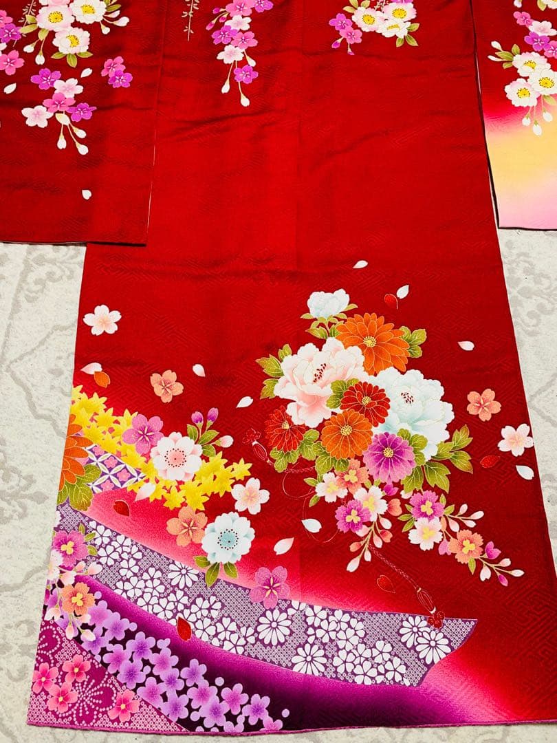 華やかな赤い振袖フルセット　花柄　正絹　美品　成人式