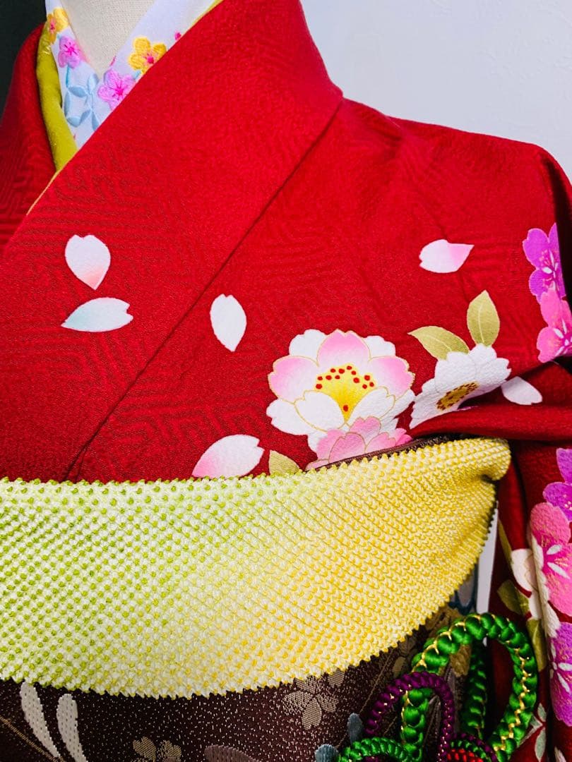 華やかな赤い振袖フルセット　花柄　正絹　美品　成人式