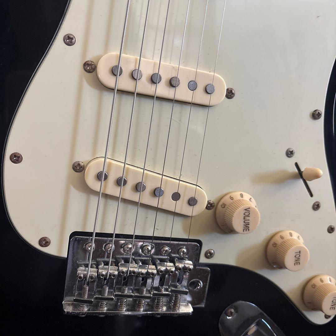 Mavis MST-800 ストラトキャスタータイプ