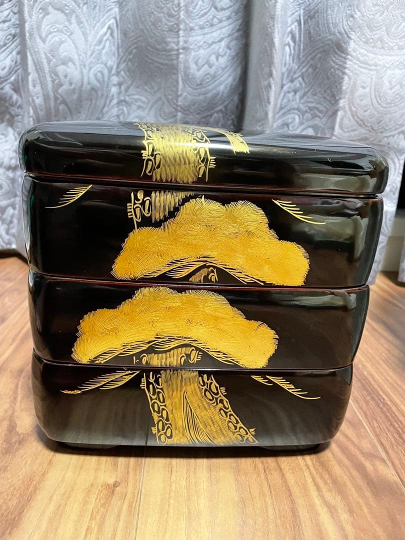 お重箱　　骨董　漆塗り