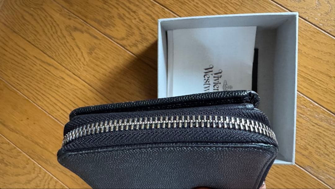 ヴィヴィアン ウエストウッド 二つ折り財布