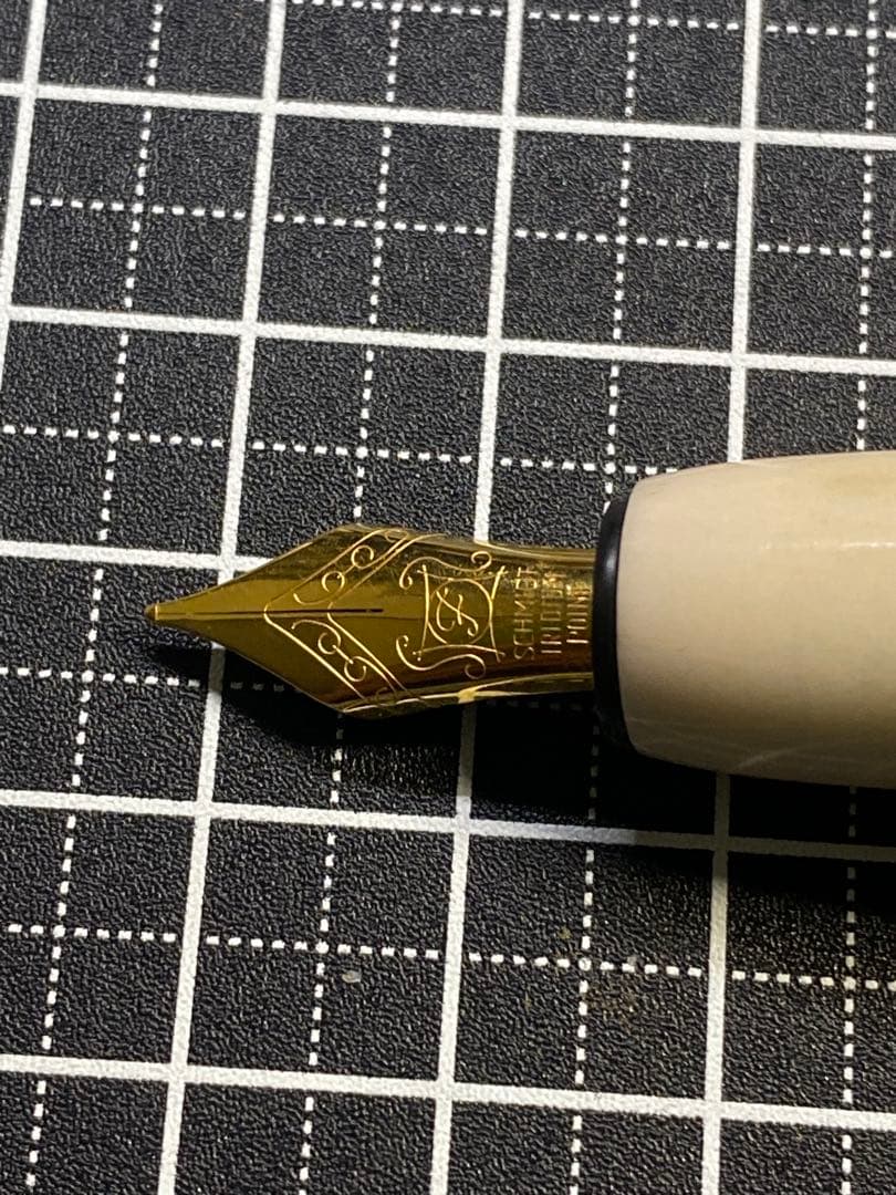 平井木工挽物所　雲舟シリーズ　鹿角　万年筆　字幅F